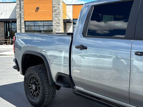 Used 2024 Chevrolet Silverado 2500 ZR2 AWD/4WD image 3