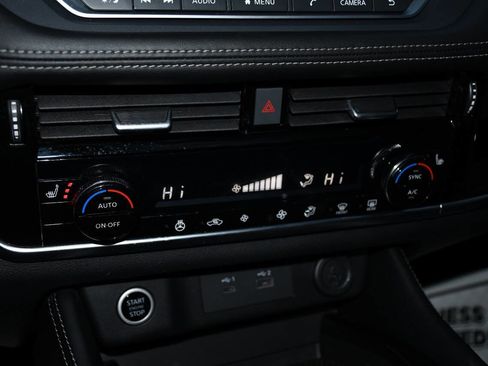 Used 2023 Nissan Rogue SL image 36