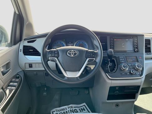 Used 2020 Toyota Sienna LE image 21