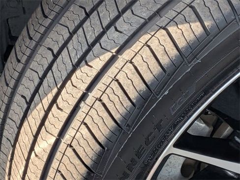 Used 2024 Toyota Camry SE w/ Convenience Package image 11