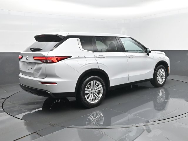 Used 2024 Mitsubishi Outlander ES AWD/4WD image 25