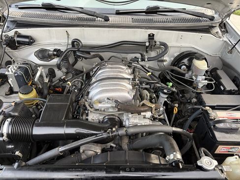 Used 2001 Toyota Sequoia Limited image 32