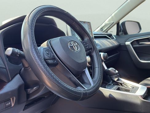 Used 2019 Toyota RAV4 Limited FWD image 27