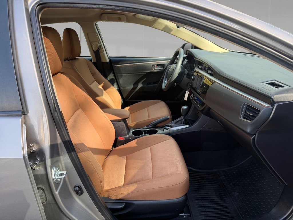 Used 2014 Toyota Corolla LE FWD image 17