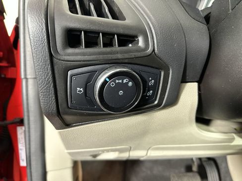Used 2014 Ford Focus SE FWD image 16