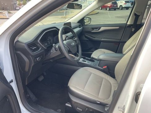 Used 2022 Ford Escape SE w/ Convenience Package image 9