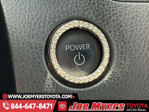 Used 2025 Toyota Camry SE w/ Convenience Package image 22