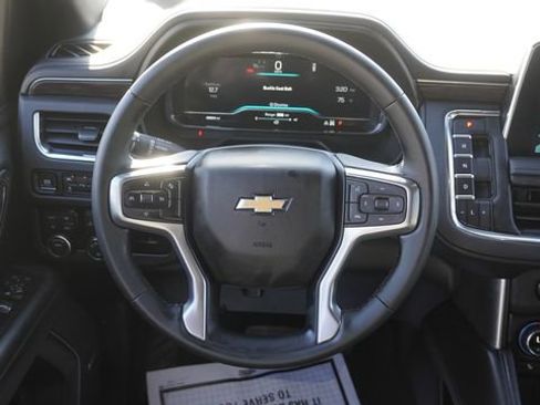 Used 2024 Chevrolet Suburban LT image 18
