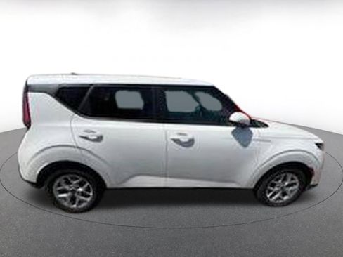Used 2025 Kia Soul LX w/ LX Technology Package image 8