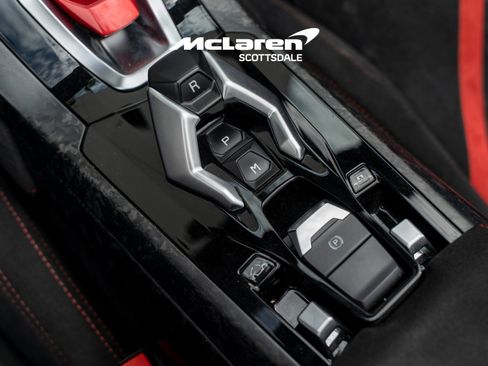 Used 2019 Lamborghini Huracan Performante AWD/4WD image 17