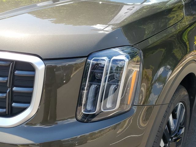 Certified 2025 Kia Telluride SX w/ SX Captain's Chair Package FWD image 10
