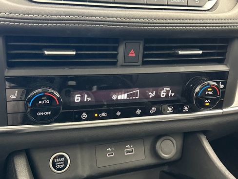 Used 2023 Nissan Rogue SV w/ SV Premium B Package FWD image 19