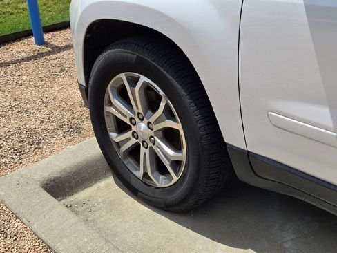 Used 2016 GMC Acadia SLT FWD image 14