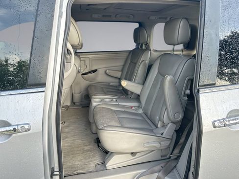 Used 2012 Nissan Quest LE w/ Value Cargo Pkg FWD image 31