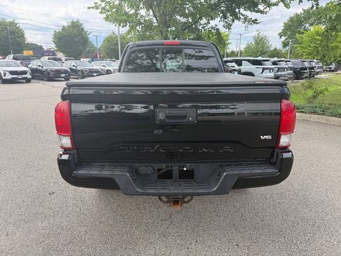 Used 2017 Toyota Tacoma TRD Sport w/ Tow Package (A/T) AWD/4WD image 3