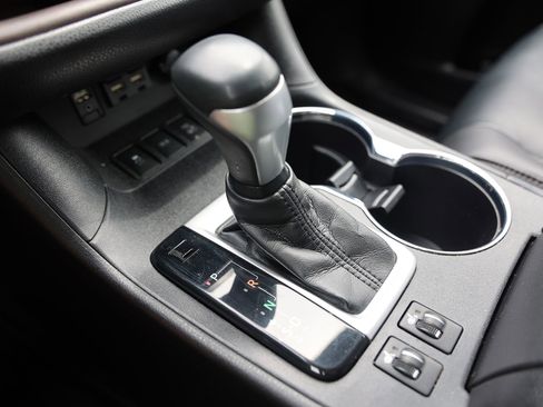 Used 2019 Toyota Highlander XLE AWD/4WD image 33