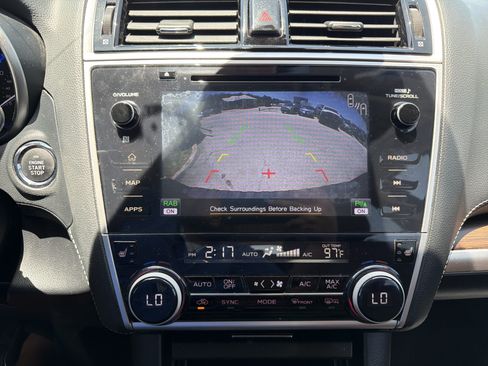 Used 2018 Subaru Outback 2.5i Touring AWD/4WD image 18