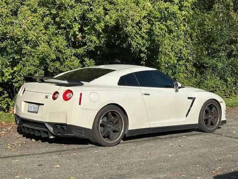 Used 2014 Nissan GT-R Black Edition image 16
