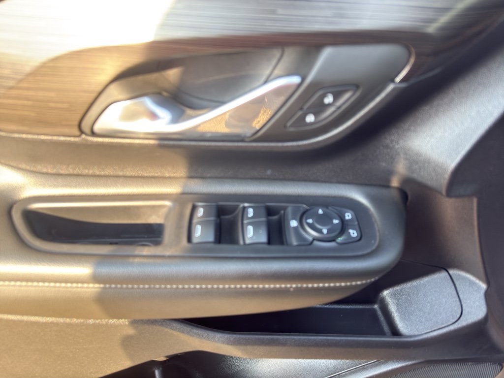 Used 2024 GMC Terrain SLE AWD/4WD image 12
