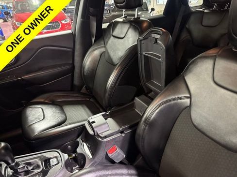 Used 2019 Jeep Cherokee Latitude Plus AWD/4WD image 22