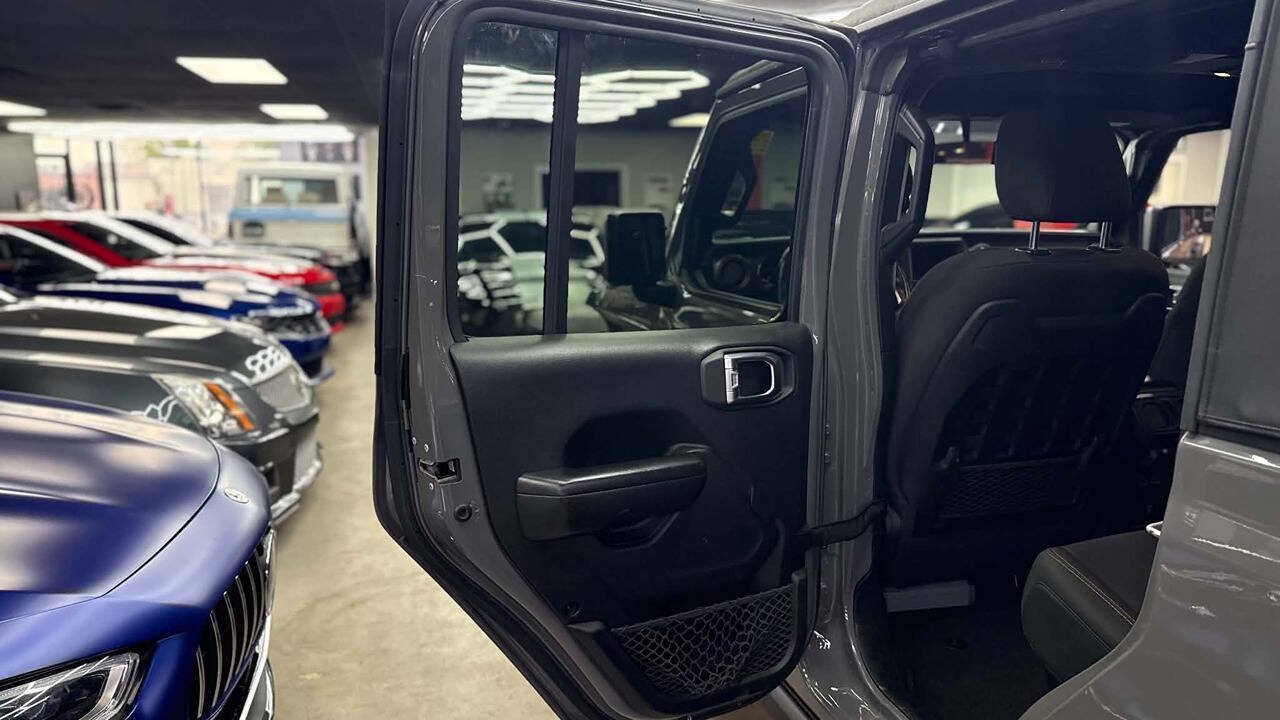 Used 2021 Jeep Gladiator Mojave w/ Cold Weather Group AWD/4WD image 18