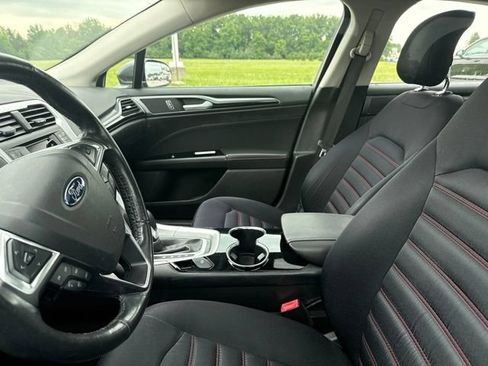 Used 2015 Ford Fusion SE w/ Equipment Group 201A FWD image 10