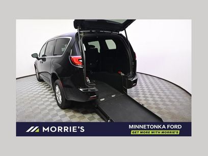 Used 2026 Chrysler Pacifica Select