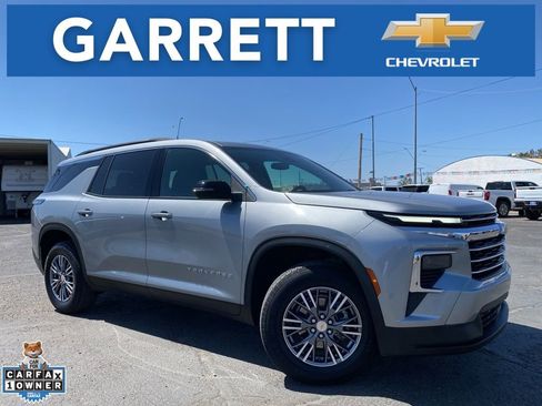 Used 2025 Chevrolet Traverse LT FWD image 1