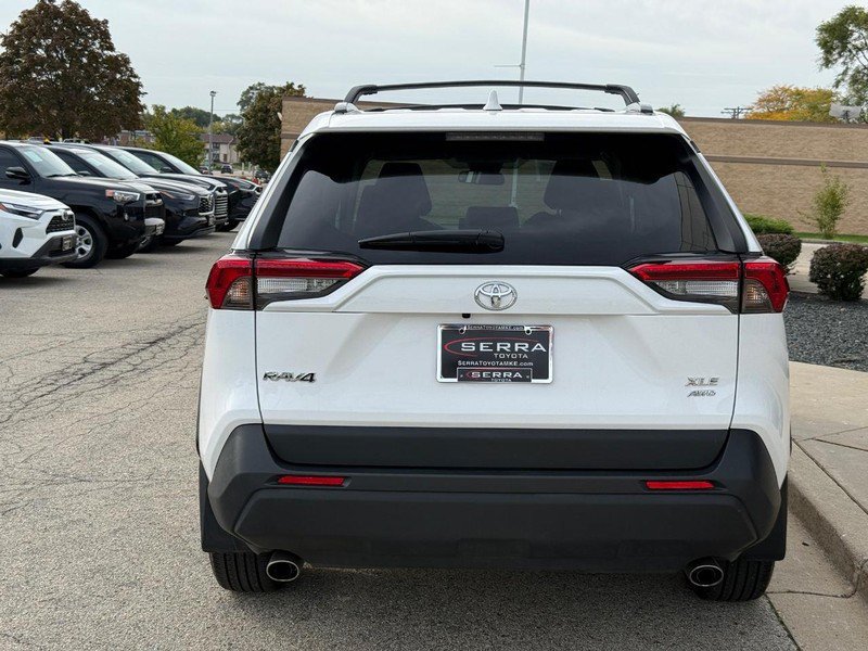 Used 2022 Toyota RAV4 XLE AWD/4WD image 4