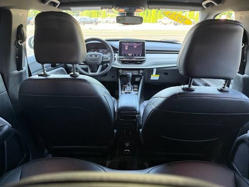 Used 2025 Jeep Compass Limited AWD/4WD image 17