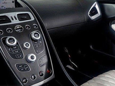 Used 2017 Aston Martin Vanquish S image 41