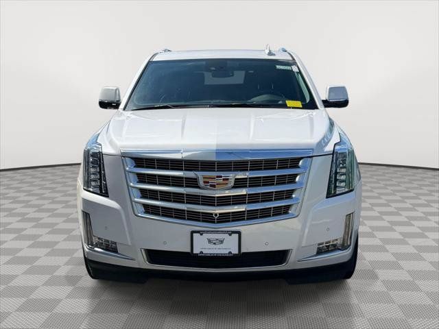 Used 2020 Cadillac Escalade Luxury w/ LPO, Radiant Package AWD/4WD image 2