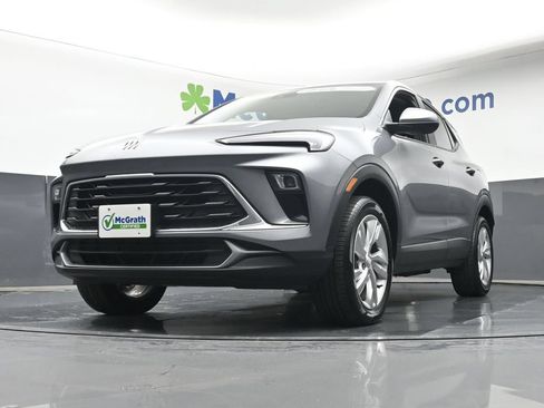 Used 2025 Buick Encore GX Preferred AWD/4WD image 7