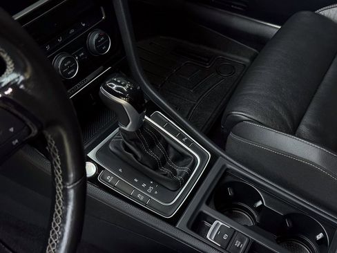 Used 2016 Volkswagen Golf R DCC & Navigation 4Motion image 15