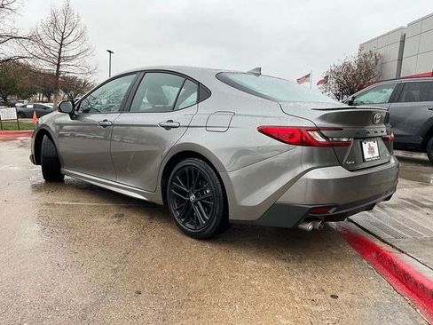Used 2025 Toyota Camry SE FWD image 8