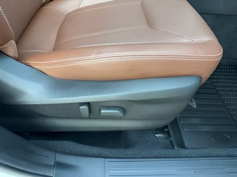 Used 2020 Subaru Forester Touring AWD/4WD image 30