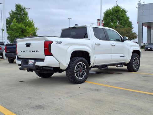 Certified 2025 Toyota Tacoma TRD Sport AWD/4WD image 5