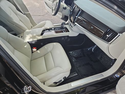 Used 2019 Volvo S90 T6 Momentum image 7