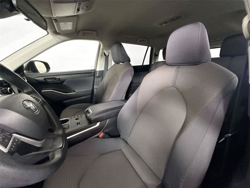 Used 2023 Toyota Highlander L FWD image 15