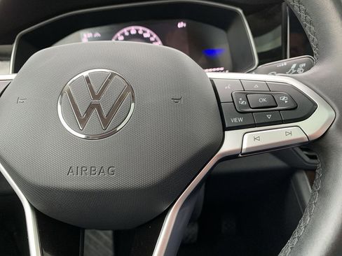 Used 2025 Volkswagen Jetta SE FWD image 19
