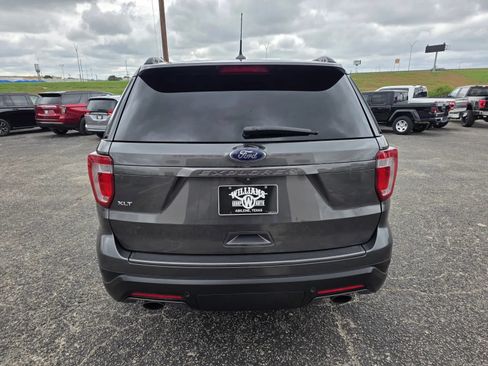 Used 2018 Ford Explorer XLT w/ Equipment Group 202A FWD image 6