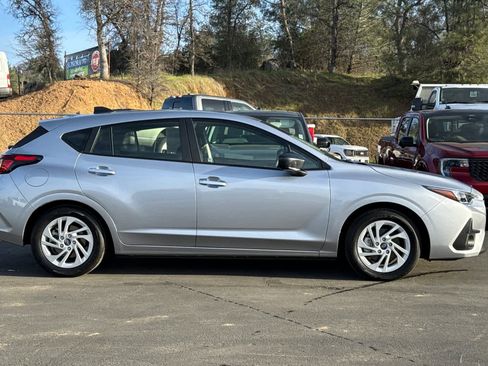 Used 2024 Subaru Impreza 2.0i image 2