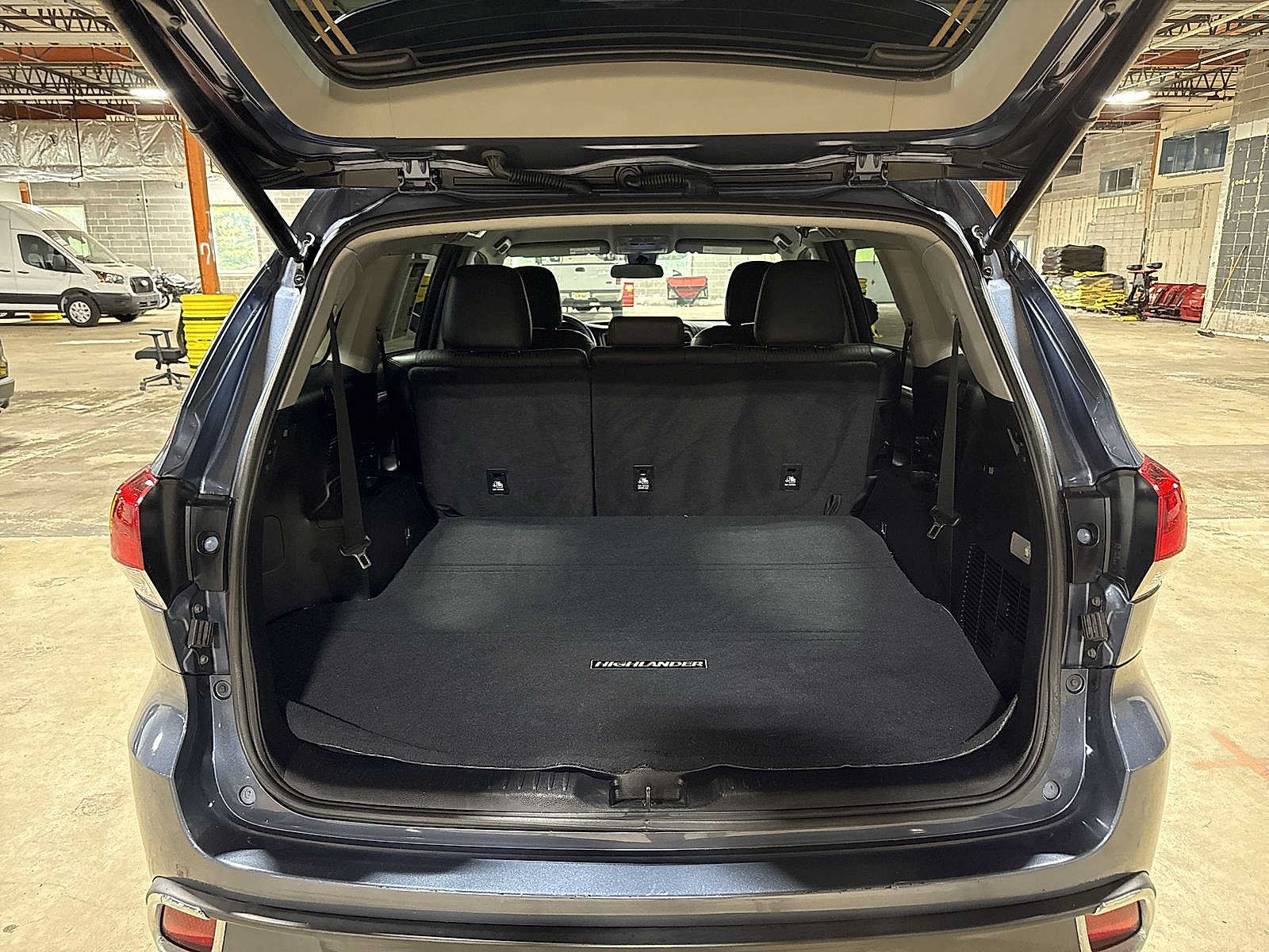 Certified 2017 Toyota Highlander Plus w/ Carpet Mat Package AWD/4WD image 11