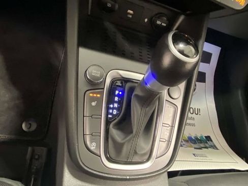 Used 2022 Hyundai Kona Limited image 18