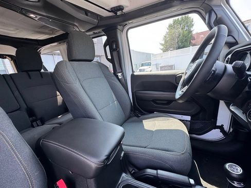 Certified 2025 Jeep Wrangler Unlimited Sahara AWD/4WD image 19