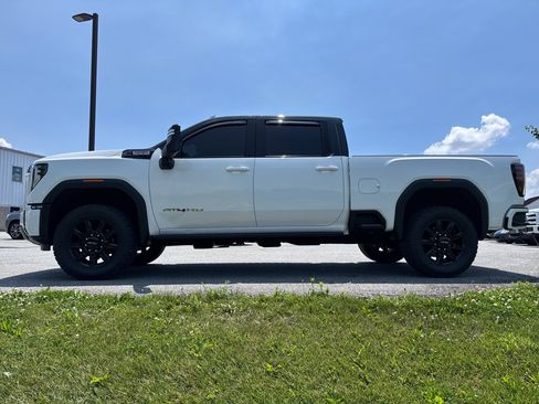 Used 2024 GMC Sierra 3500 AT4 w/ Technology Package AWD/4WD image 11