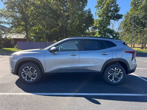New 2025 Chevrolet Trax LT w/ LT Convenience Package image 4