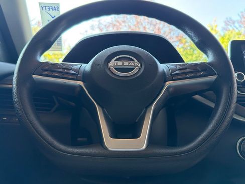 Used 2024 Nissan Altima 2.5 SV FWD image 30
