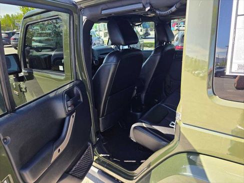 Used 2016 Jeep Wrangler Unlimited Sahara AWD/4WD image 15