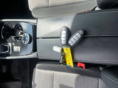 Used 2021 Nissan Rogue SV AWD/4WD image 28
